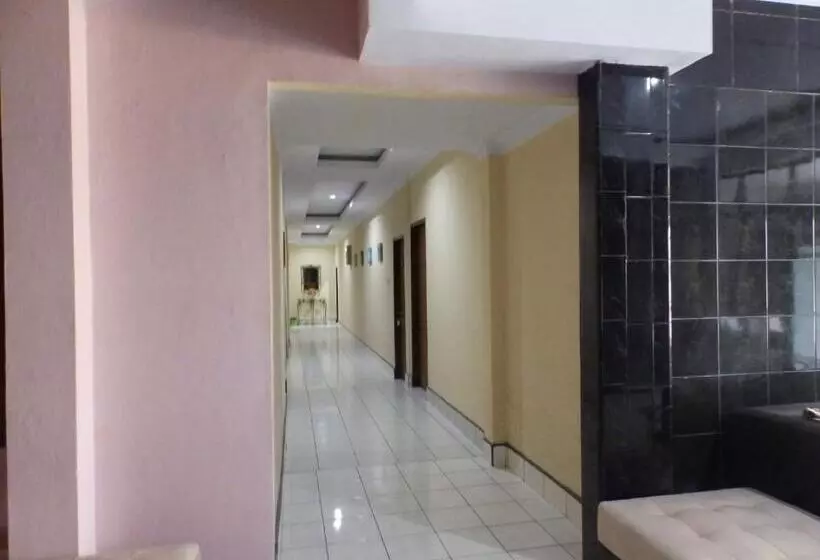 Hotelli Bahari Family