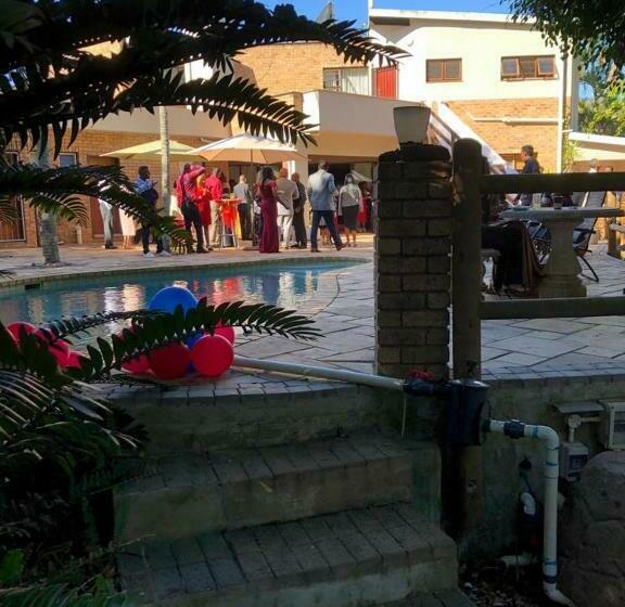 Пансион Cycasia Lodge