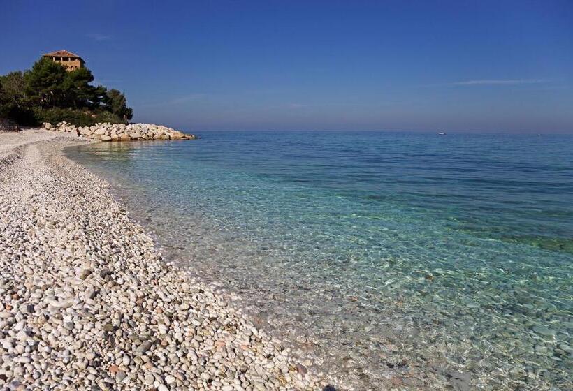 펜션 La Piana Affittacamere