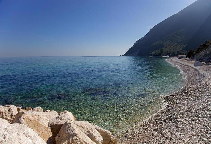 펜션 La Piana Affittacamere