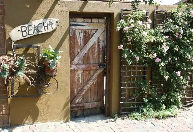 ペンション The Yardt Guest House