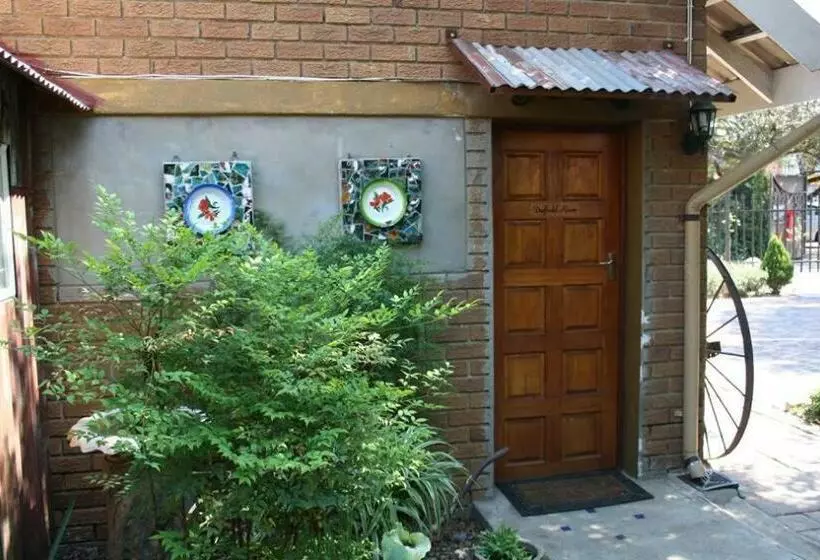 ペンション The Yardt Guest House