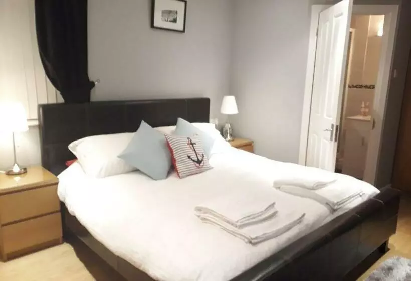 Coast 77 B&b