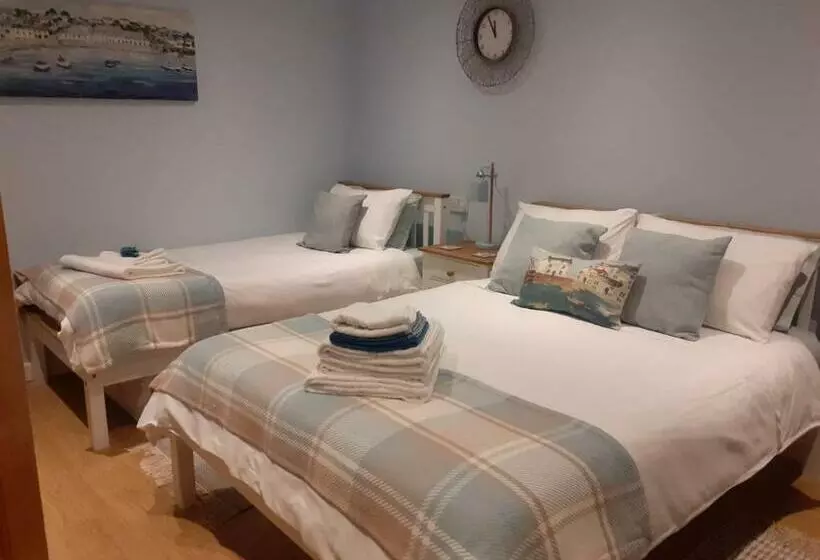 Coast 77 B&b