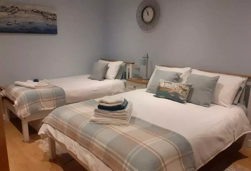 Coast 77 B&b