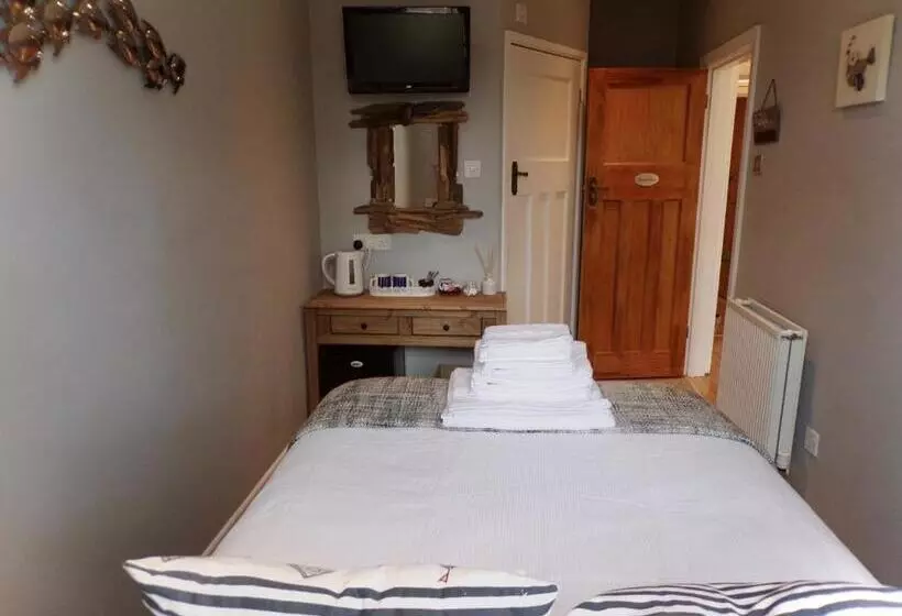 Coast 77 B&b