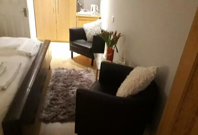 Coast 77 B&b