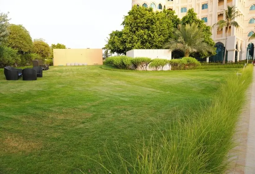 ホテル Al Hamra Village