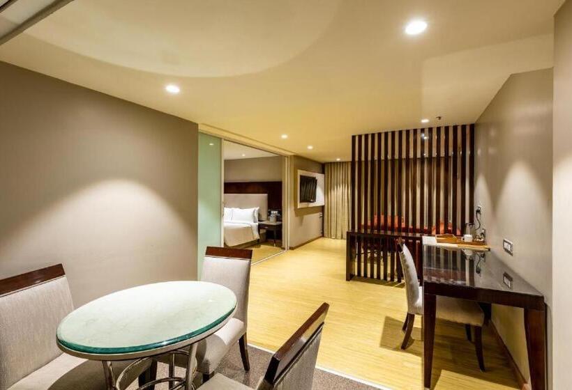 هتل Citadel Sarovar Portico Bengaluru