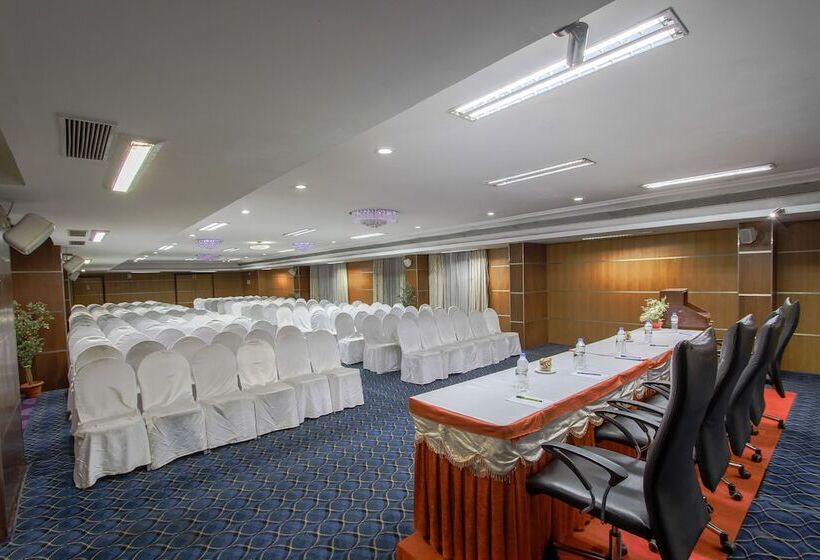 هتل Citadel Sarovar Portico Bengaluru