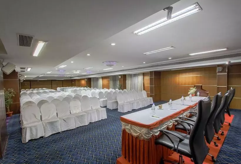 هتل Citadel Sarovar Portico Bengaluru