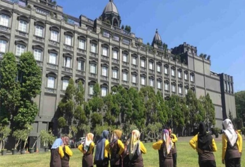 בית מלון כפרי Gh Universal