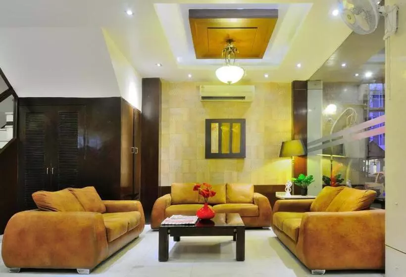 Hotel The Raj At New Delhi Railway Station