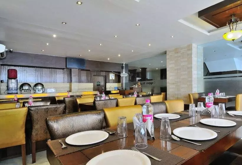 Hotel The Raj At New Delhi Railway Station