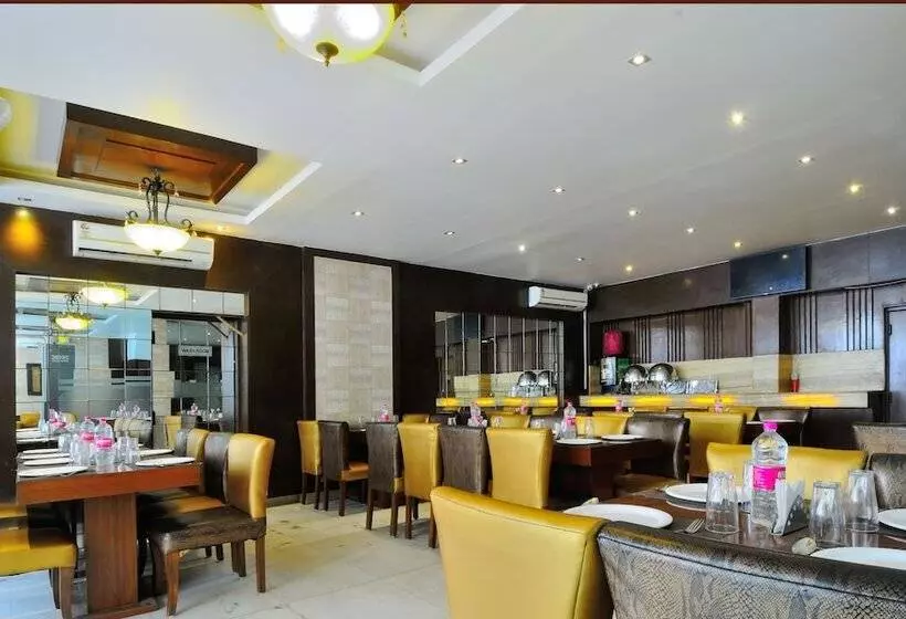 Hotel The Raj At New Delhi Railway Station