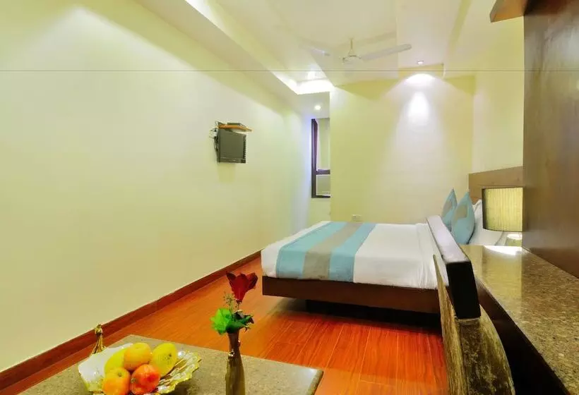 Hotel The Raj At New Delhi Railway Station