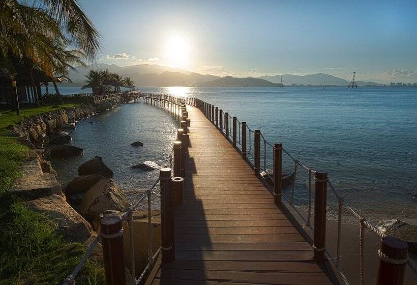 リゾートホテル Vinpearl Luxury Nha Trang