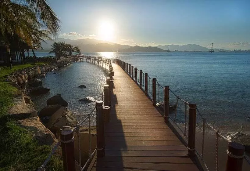 リゾートホテル Vinpearl Luxury Nha Trang