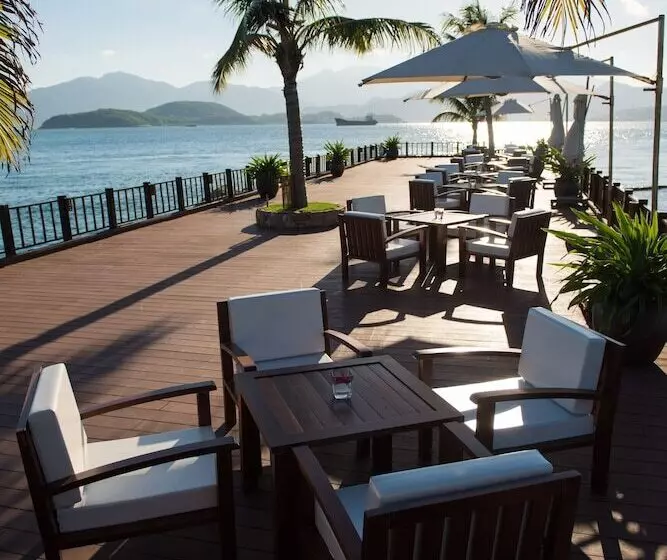 リゾートホテル Vinpearl Luxury Nha Trang