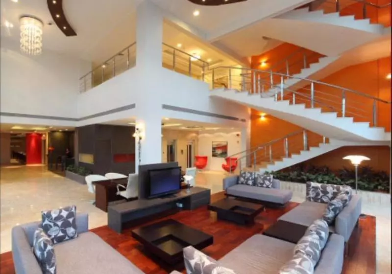 Отель Mapple Adhwryou Pune