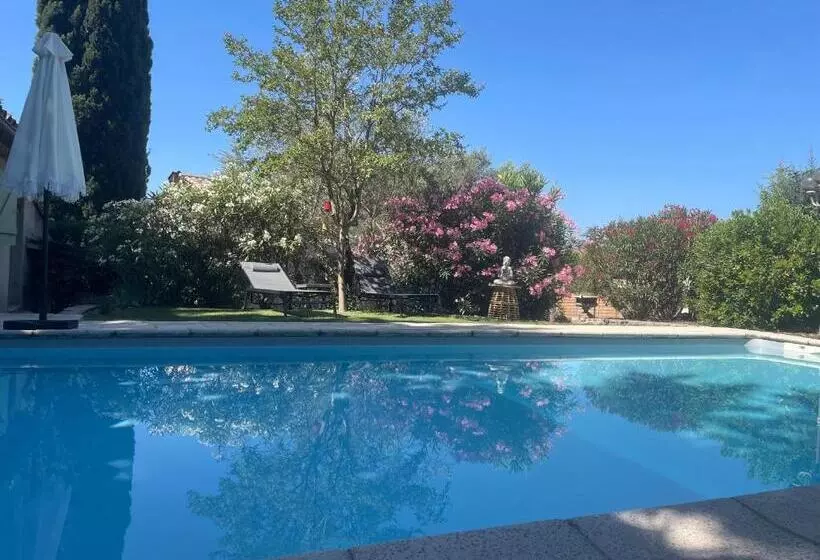 Aamiaismajoitus (B&B) Mas Lou Piastoun