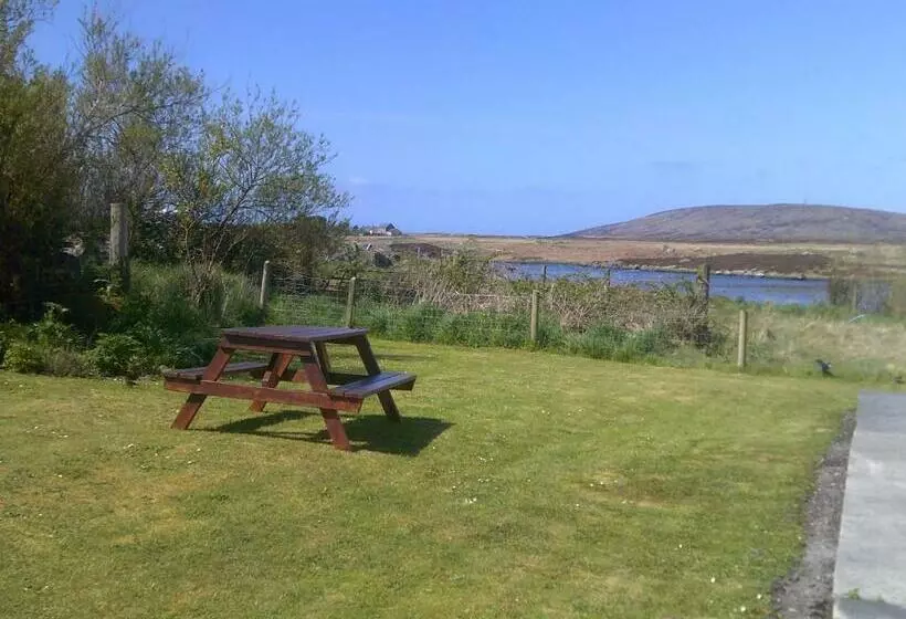Aamiaismajoitus (B&B) Riverside Cottage