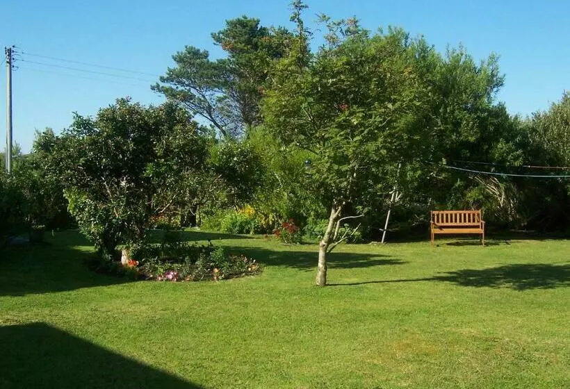 Aamiaismajoitus (B&B) Riverside Cottage
