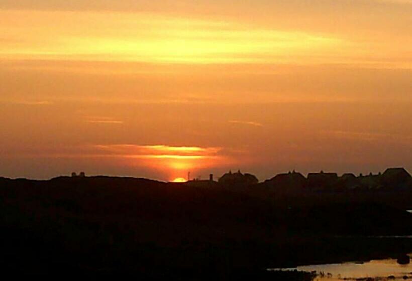 צימר Riverside Cottage