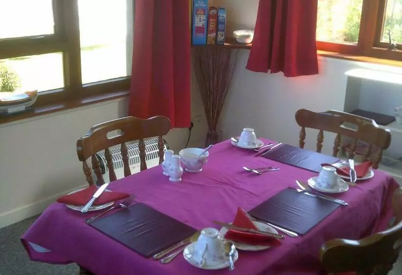 Aamiaismajoitus (B&B) Riverside Cottage