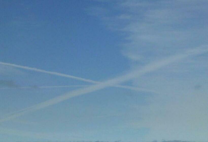 צימר Riverside Cottage