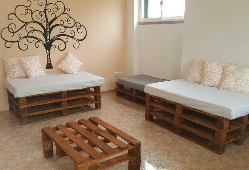 ユースホステル Zabava Odivelas