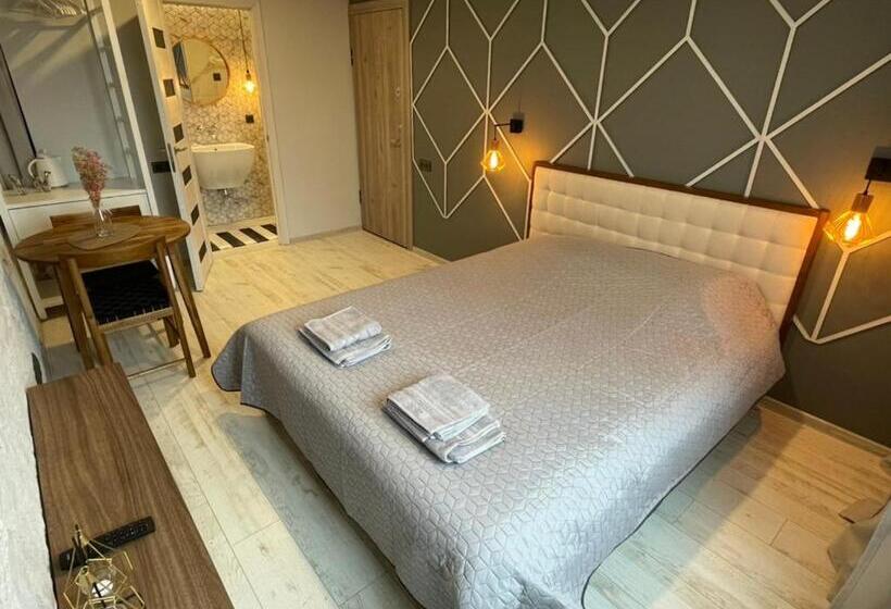 پانسیون Central Place With Lake View