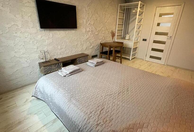 پانسیون Central Place With Lake View