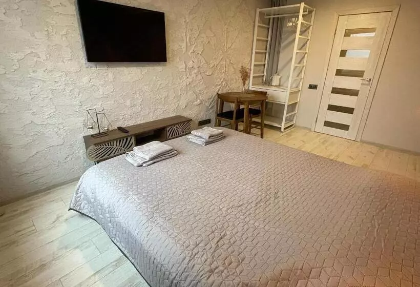 پانسیون Central Place With Lake View