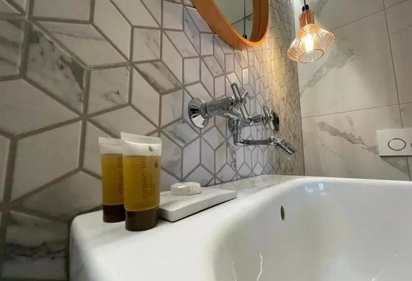 پانسیون Central Place With Lake View