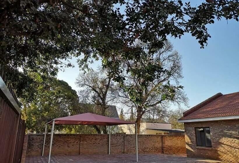 بنسيون The Graaff Reinet Suites