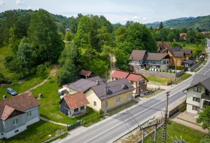 تختخواب و صبحانه Silver Tree