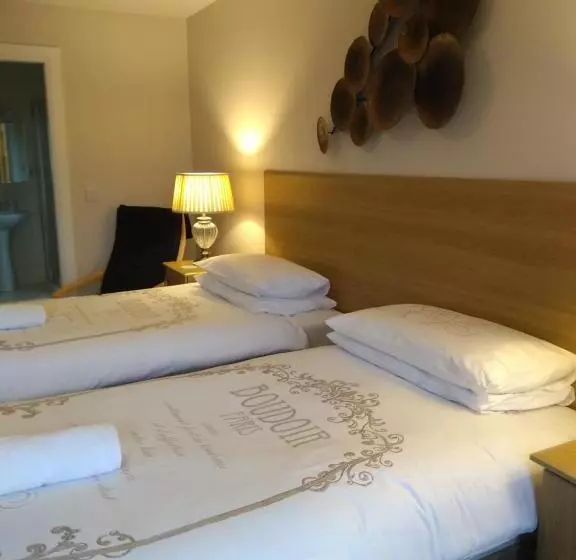 تختخواب و صبحانه Tollyrose Country House