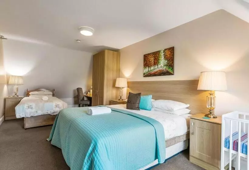 تختخواب و صبحانه Tollyrose Country House