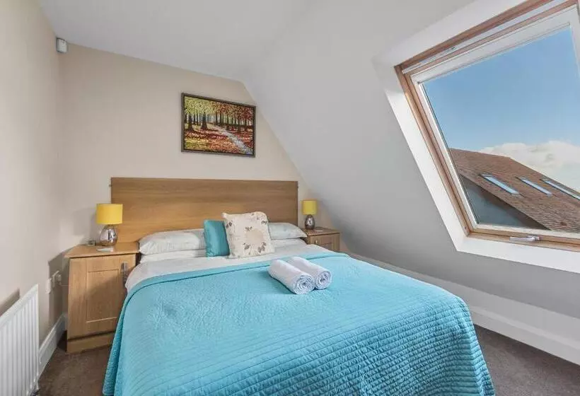 تختخواب و صبحانه Tollyrose Country House