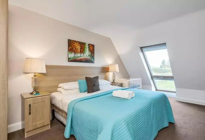 تختخواب و صبحانه Tollyrose Country House