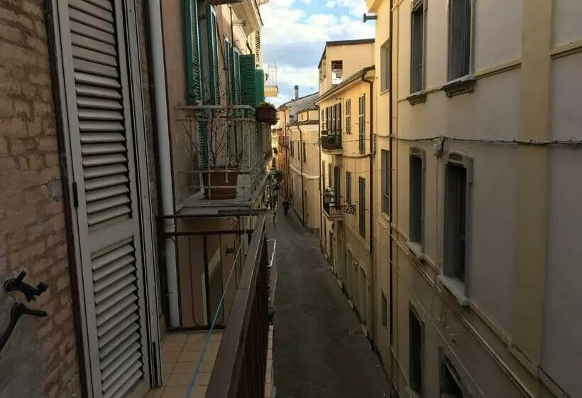 تختخواب و صبحانه La Casetta Due