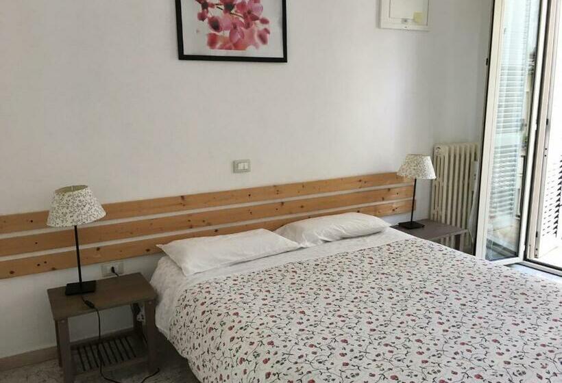 تختخواب و صبحانه La Casetta Due