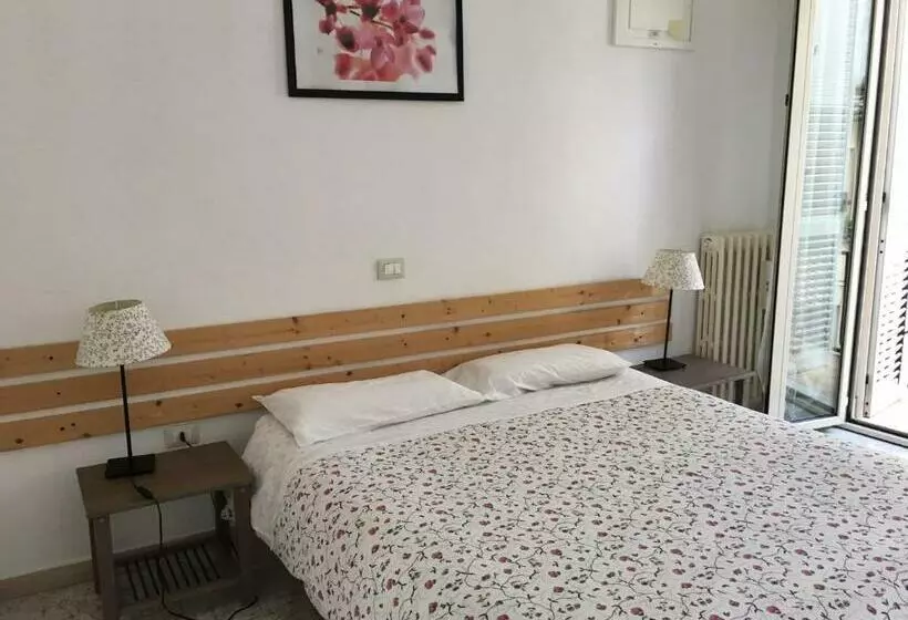 تختخواب و صبحانه La Casetta Due