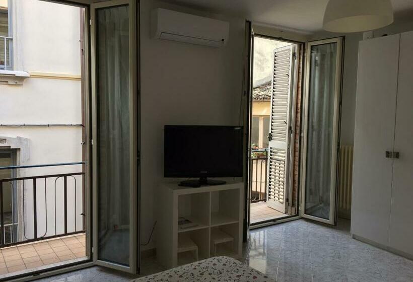 تختخواب و صبحانه La Casetta Due