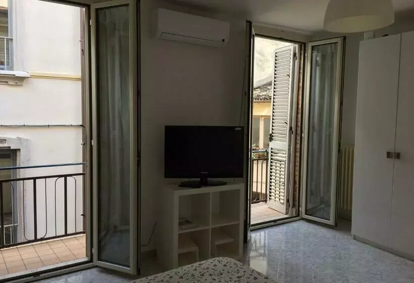 تختخواب و صبحانه La Casetta Due