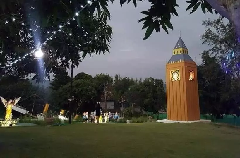 تختخواب و صبحانه Titanic Park