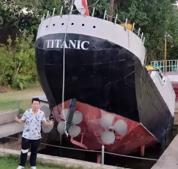 تختخواب و صبحانه Titanic Park