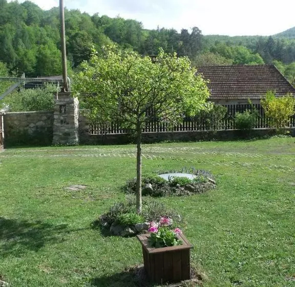 ペンション Hudi Lak Vendégház