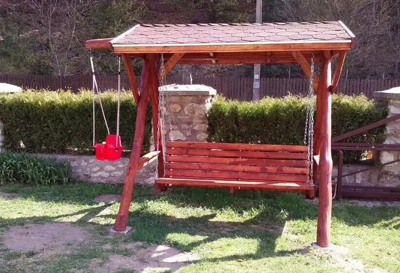 ペンション Hudi Lak Vendégház